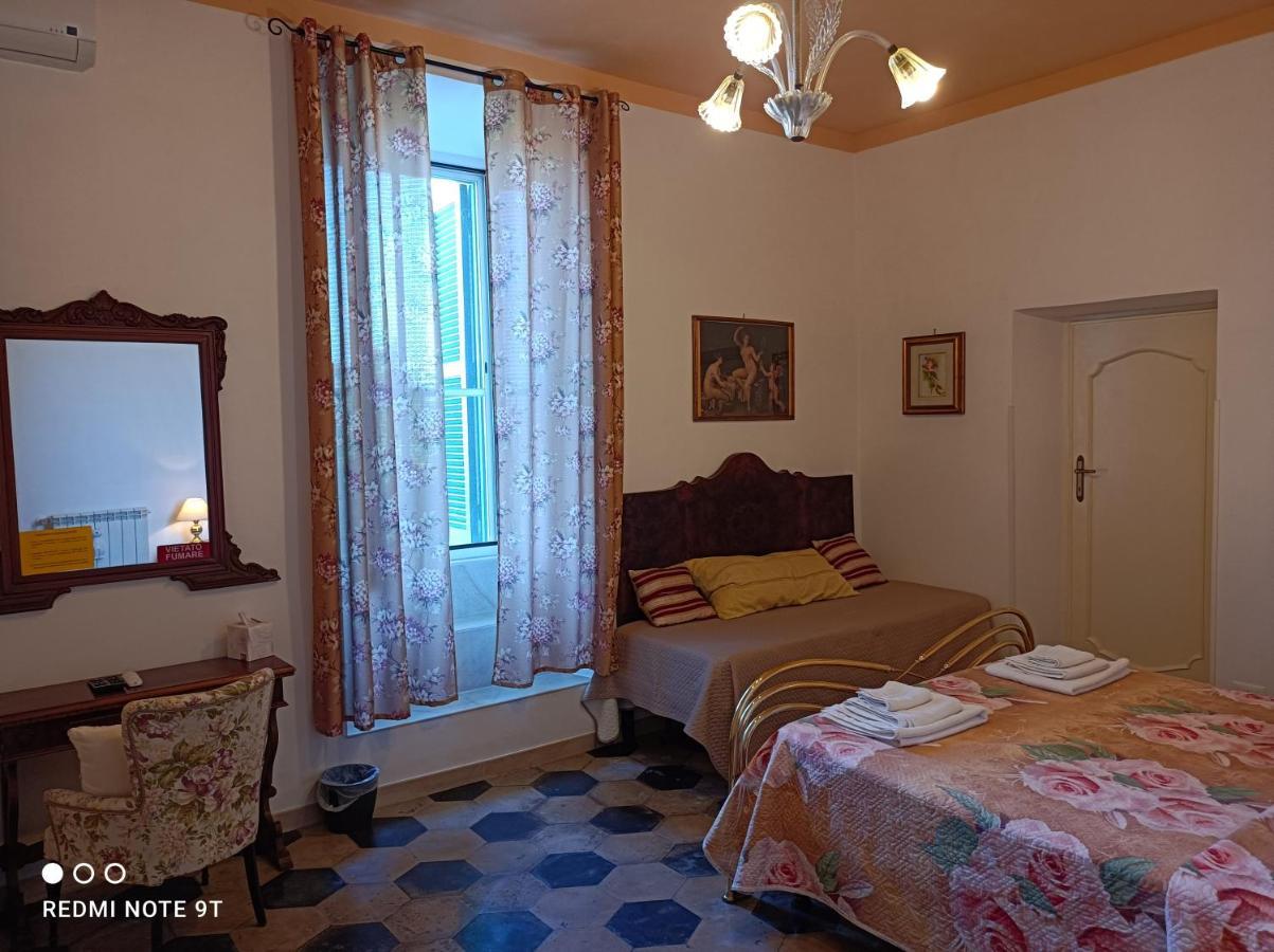 Angelina Antica Dimora Bed & Breakfast Terracina Exterior photo